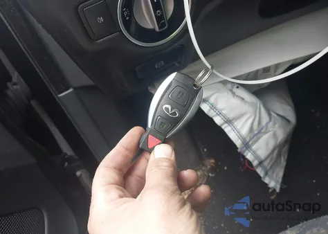 2018 Infiniti Qx30 Luxury z USA, uszkodzony, nr VIN SJKCH5CP0JA058548